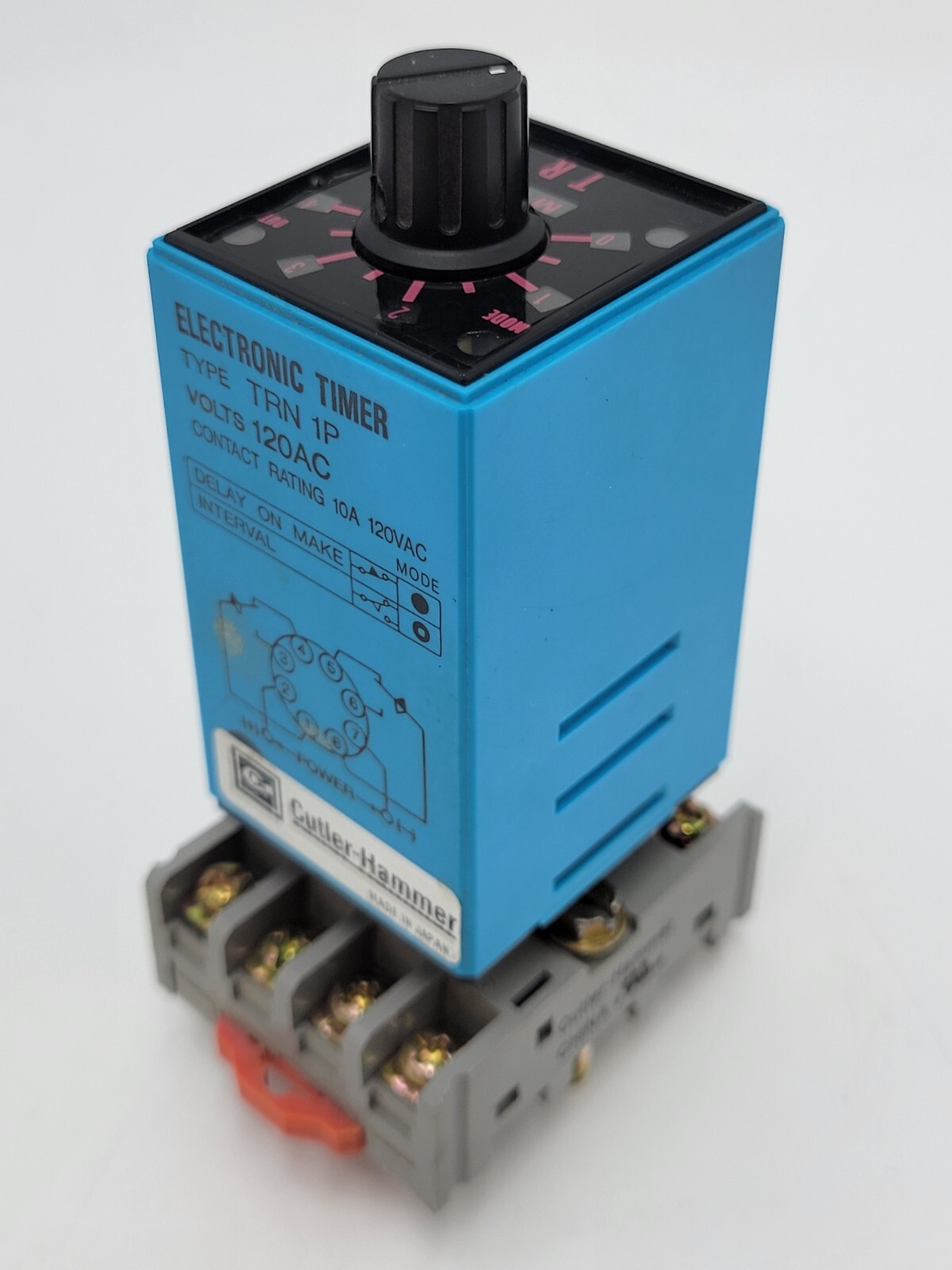 Cutler-Hammer TRN1P Electronic Timer 10A 120VAC 0-5 Min with D3PA2 Socket Base