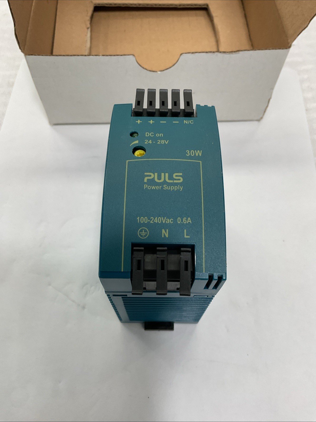 PULS ML30.100 DC POWER SUPPLY, IN: AC 100-240V OUT: DC 24-28V