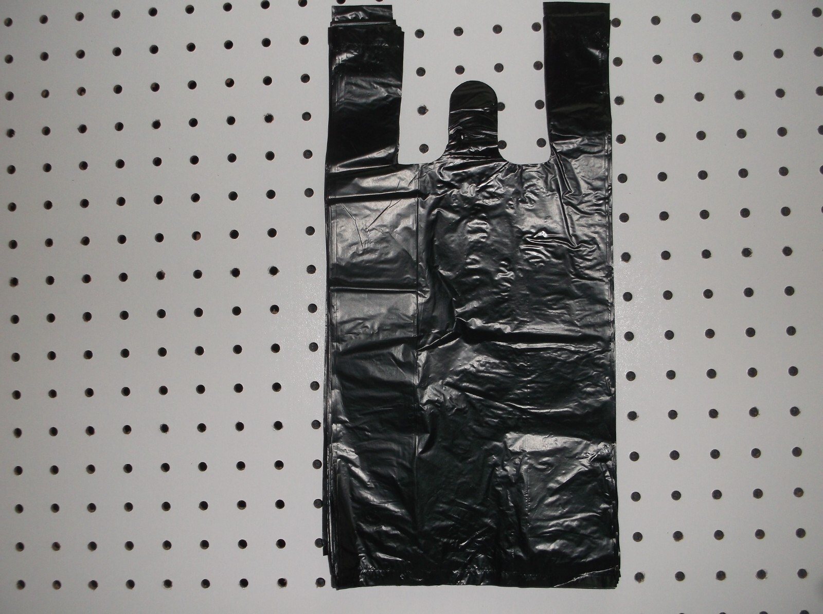 28 ct, PLASTIC SHOPPING BAGS , T SHIRT TYPE, GROCERY ,BLACK SMALL SIZE BAGS.