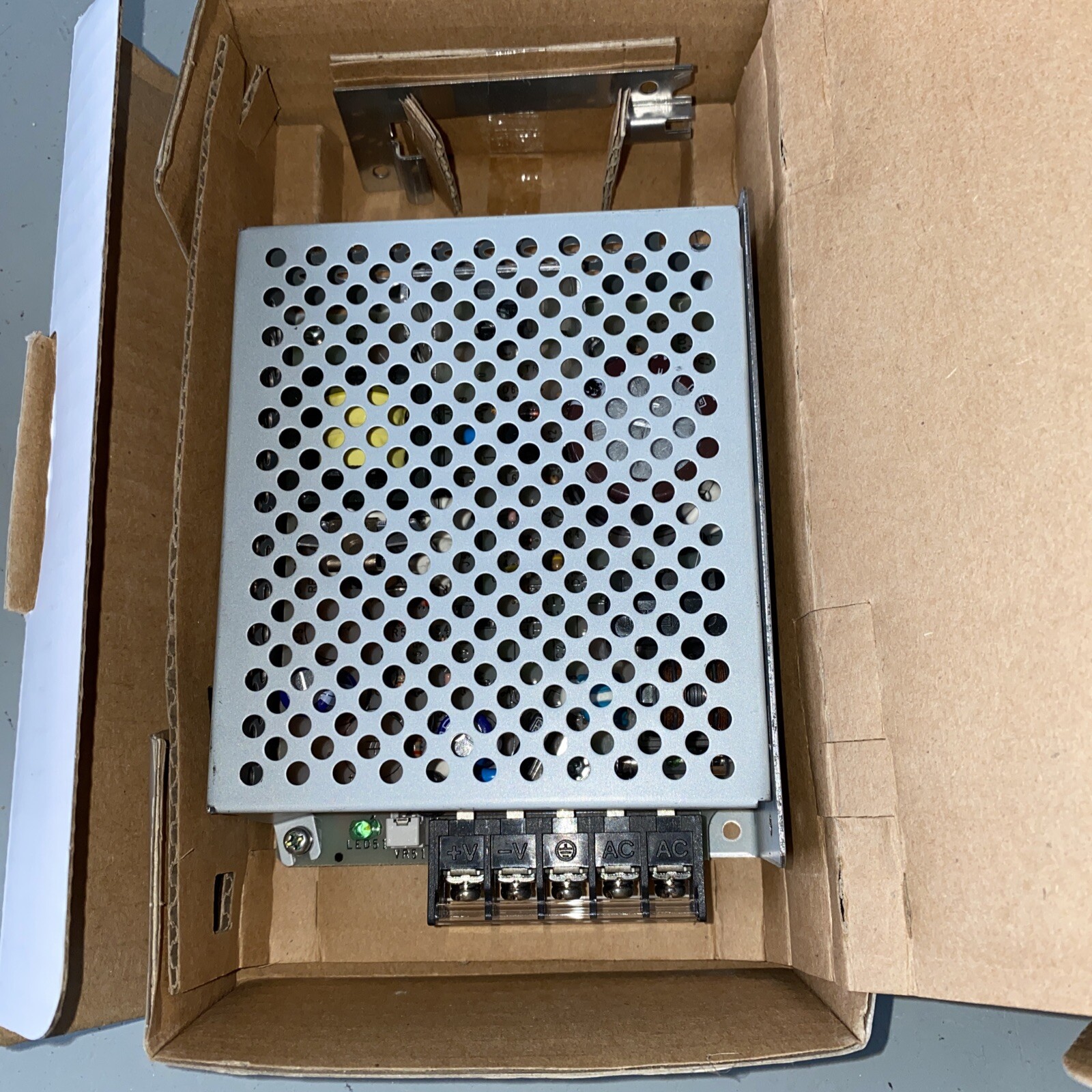 NEW OMRON S82J-02524D POWER SUPPLY INPUT AC100-240V 50/60HZ 0.8A Out DC24V, TEC