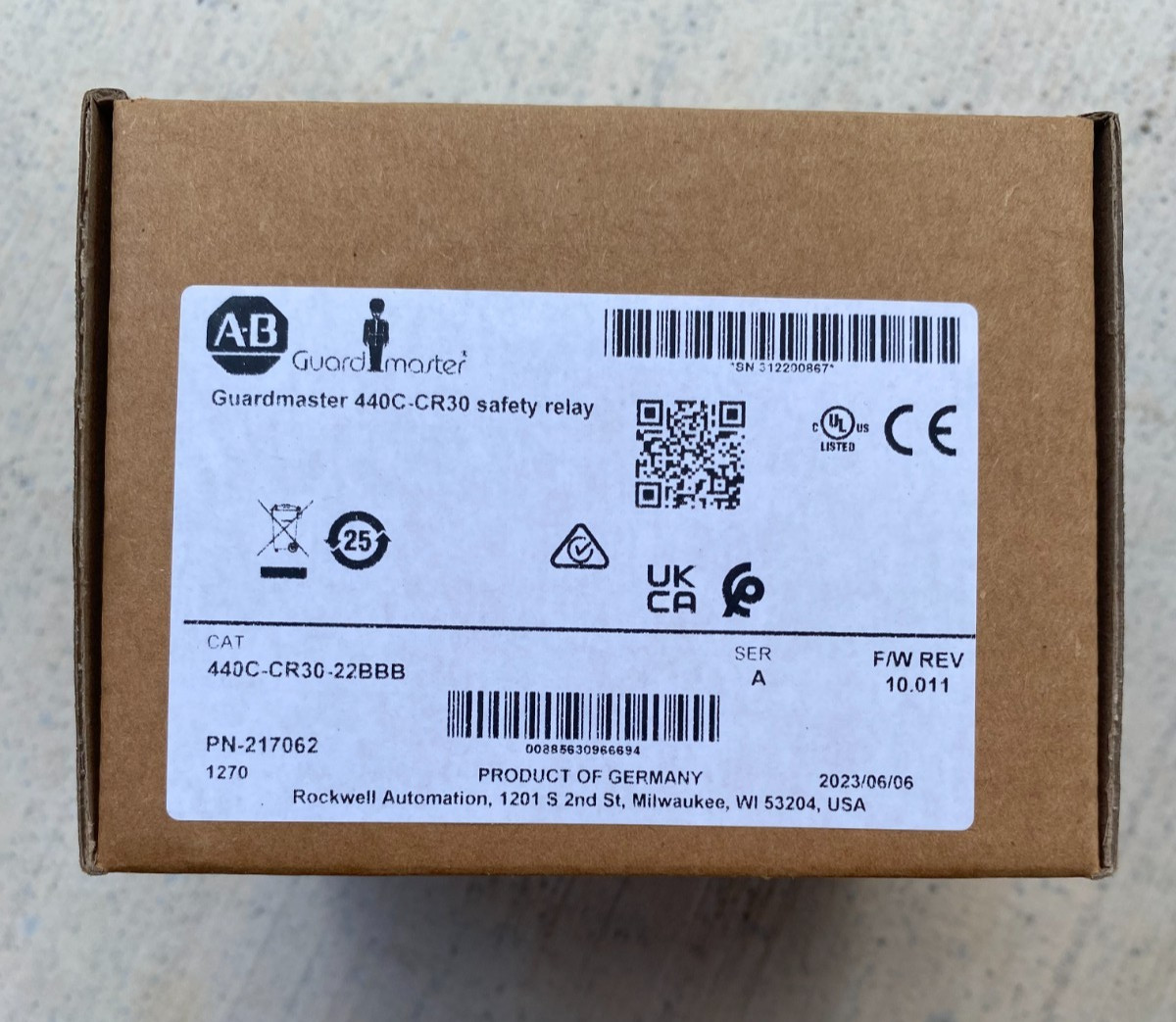 NEW Allen Bradley Guardmaster Safety Relay 440C-CR30-22BBB SER A