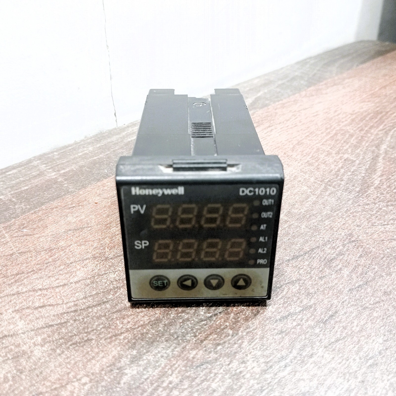 USED | HONEYWELL DC1010CT-201000-E TEMPERATURE CONTROL MICROPRO VOLT VOLTAGE