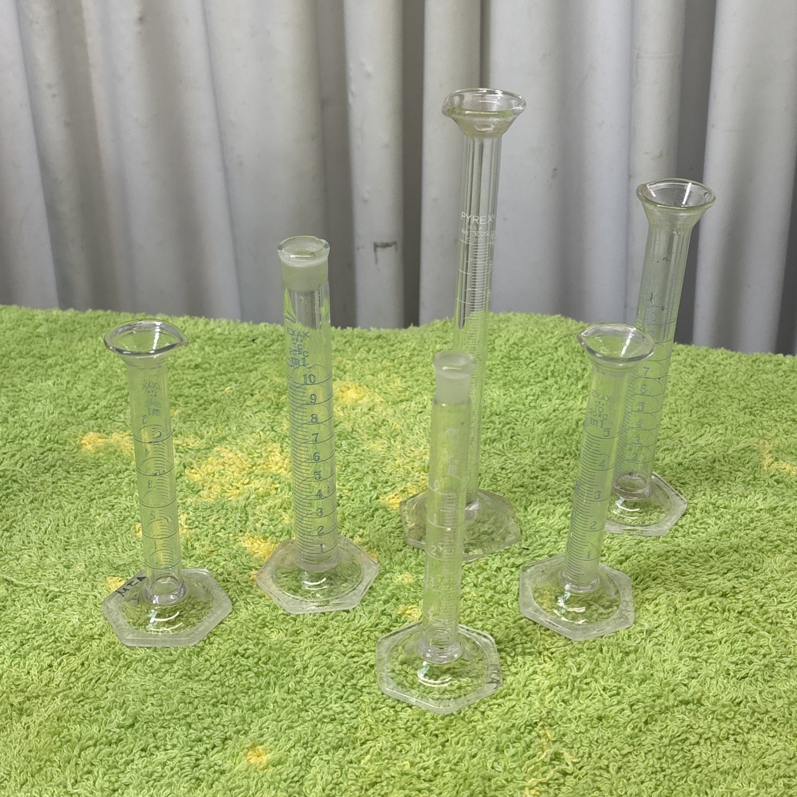 Pyrex 10/25/50/100 Graduated Cylinders Lot of (24)