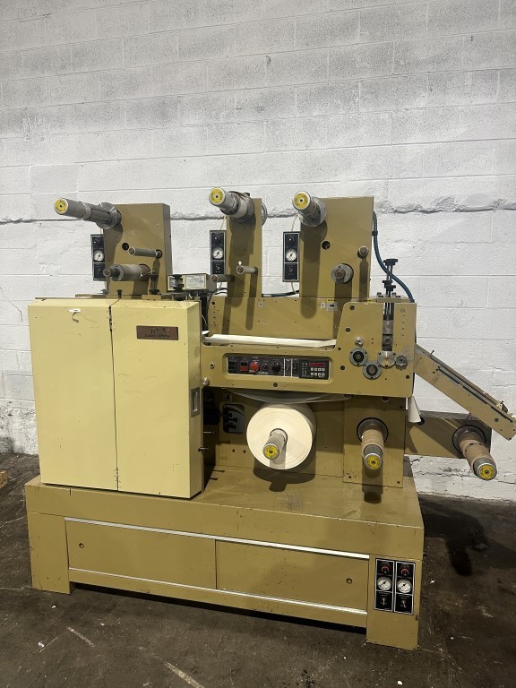 MARK ANDY 820 7″/ 3 COLOR LABEL PRINTER – w/ support equipment