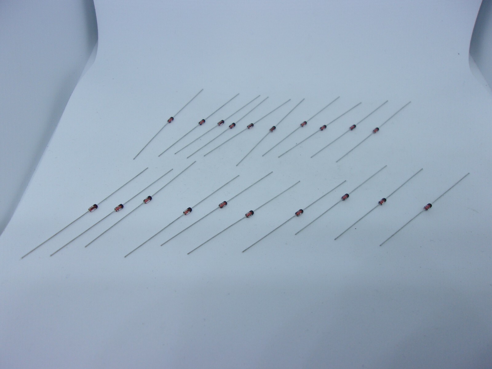 20 Pcs Pack Lot Silicon Planar Zener Diodes 1/2W 0.5W DO-35 Package DIP – 3V9