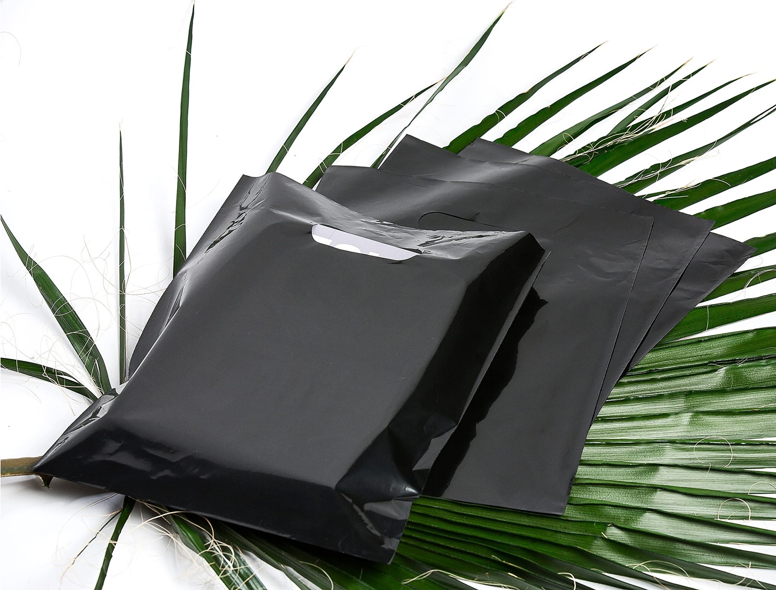 Merchandise Bags 100 Black 9″x12″ Size 1.5Mil Thick With Handles