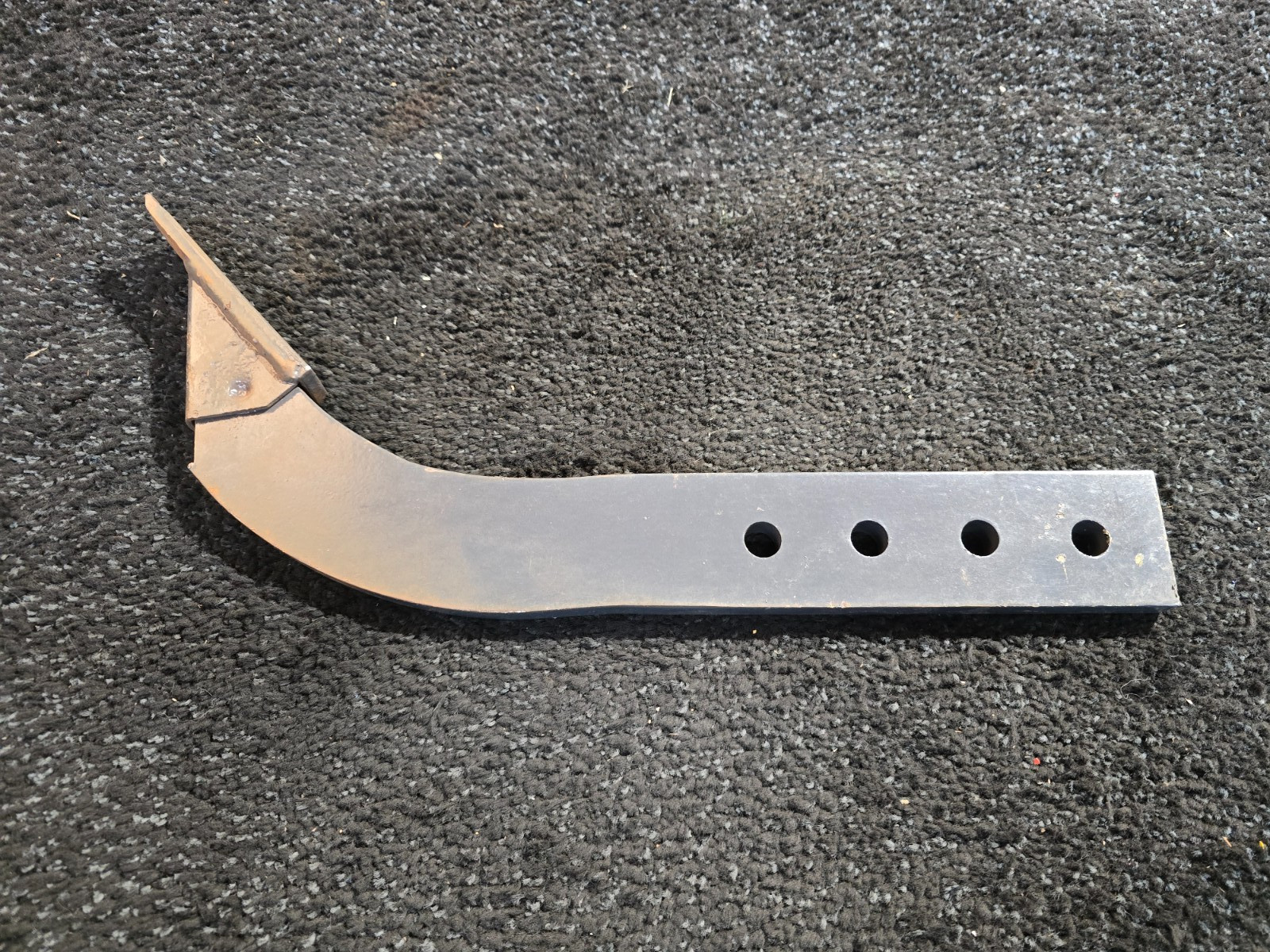 Box Blade 19.5-inch Ripper Shank 4 Hole Box Scraper Shank, Gray