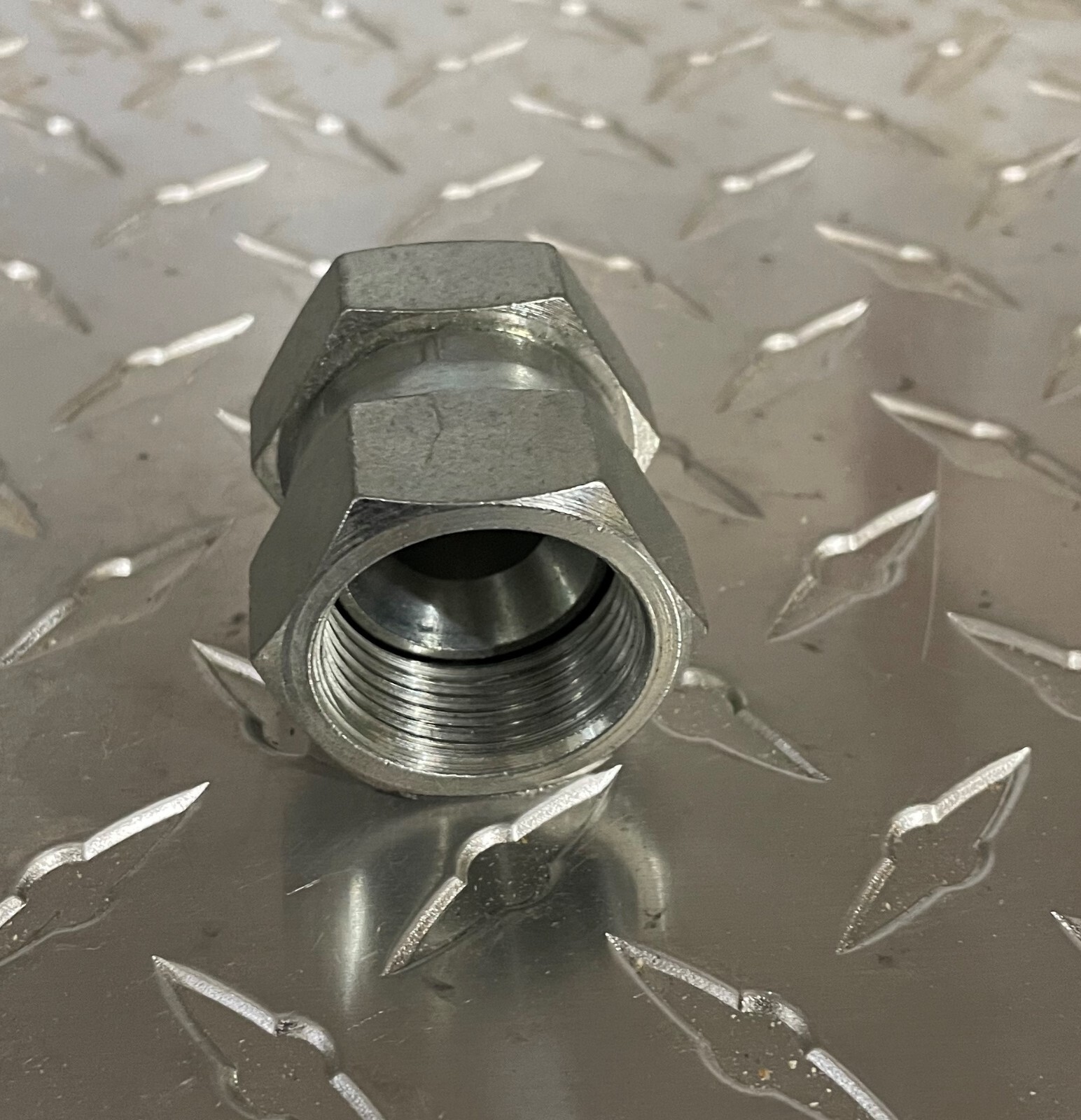9222-06, 3/8″ JIS CAP Japanese Industrial Standard Fitting 30 deg